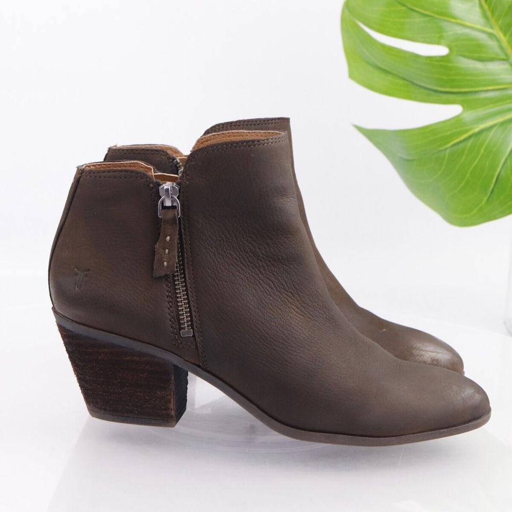 FRYE Women’s Brown Ankle Booties Distressed Texture All Over Size 6 Gently Used - Picture 2 of 16